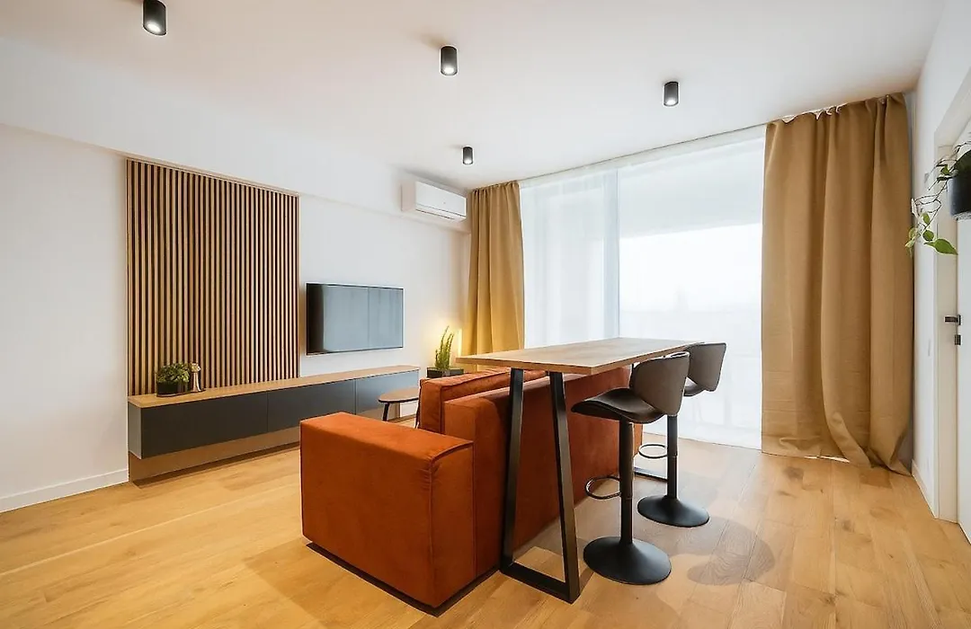 Central One Serenity Loft Plus Parking-1